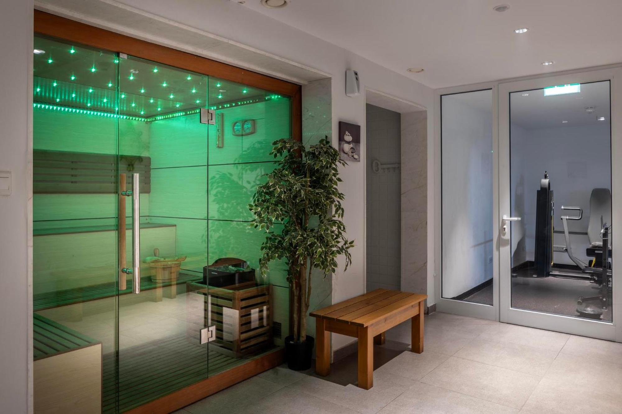 Park Beach Hotel ลิมาซอล ภายนอก รูปภาพ